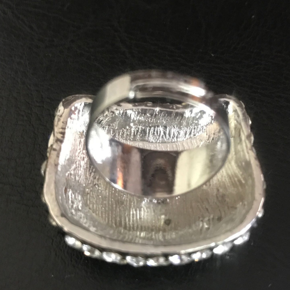 X LARGE BLACK BOW HELLO KITTY CRYSTAL RING - Picture 2 of 2